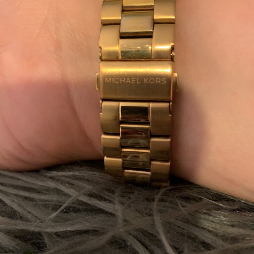 MICHAEL KORS ROSE GOLD WATCH - Picture 3 of 8